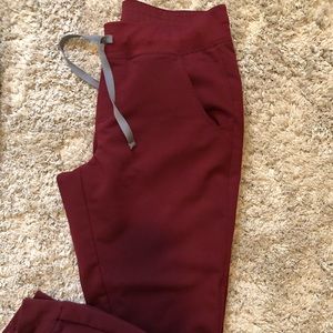 Figs burgundy Zamora joggers